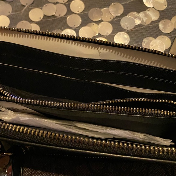 Authentic Coach Chelsea Signature Canvass Crossbody Bag and Coach Slim Wallet. - Picture 8 of 12